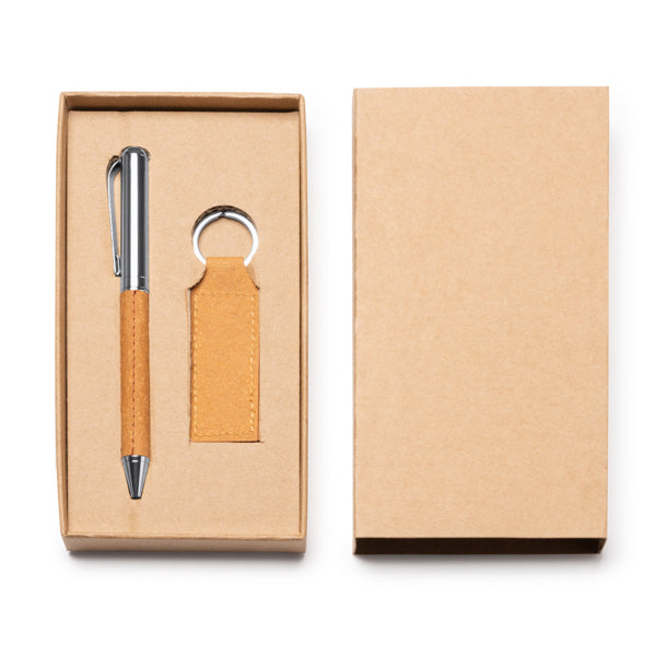 Fez - Set de bolígrafo y llavero de piel reciclada con detalles metálicos - Crudo