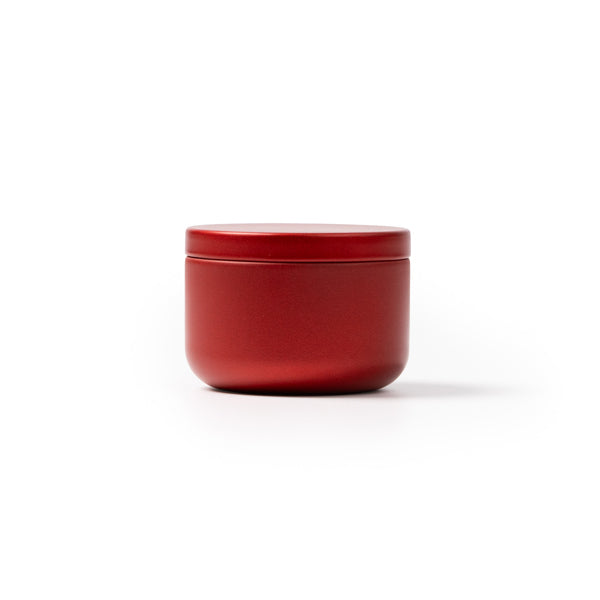 Gento - Vela aromática presentada en un elegante recipiente metálico redondo - Rojo